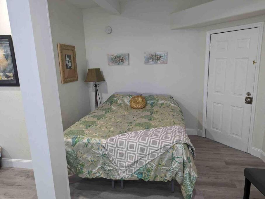 Renovate Large Studio 21-Directly Across Beach St. Pete Beach Exterior photo